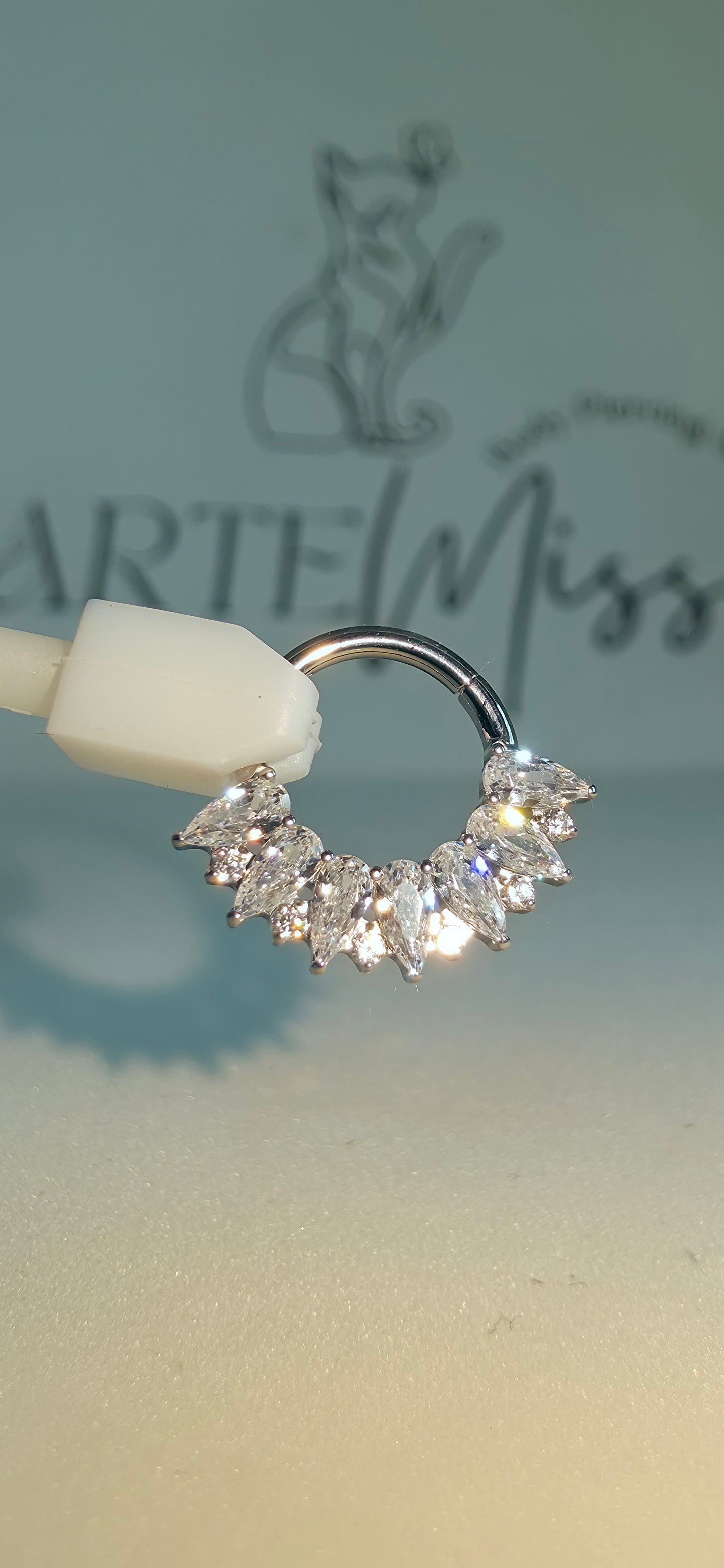 Clicker de Titanio con incrustaciones de zirconia