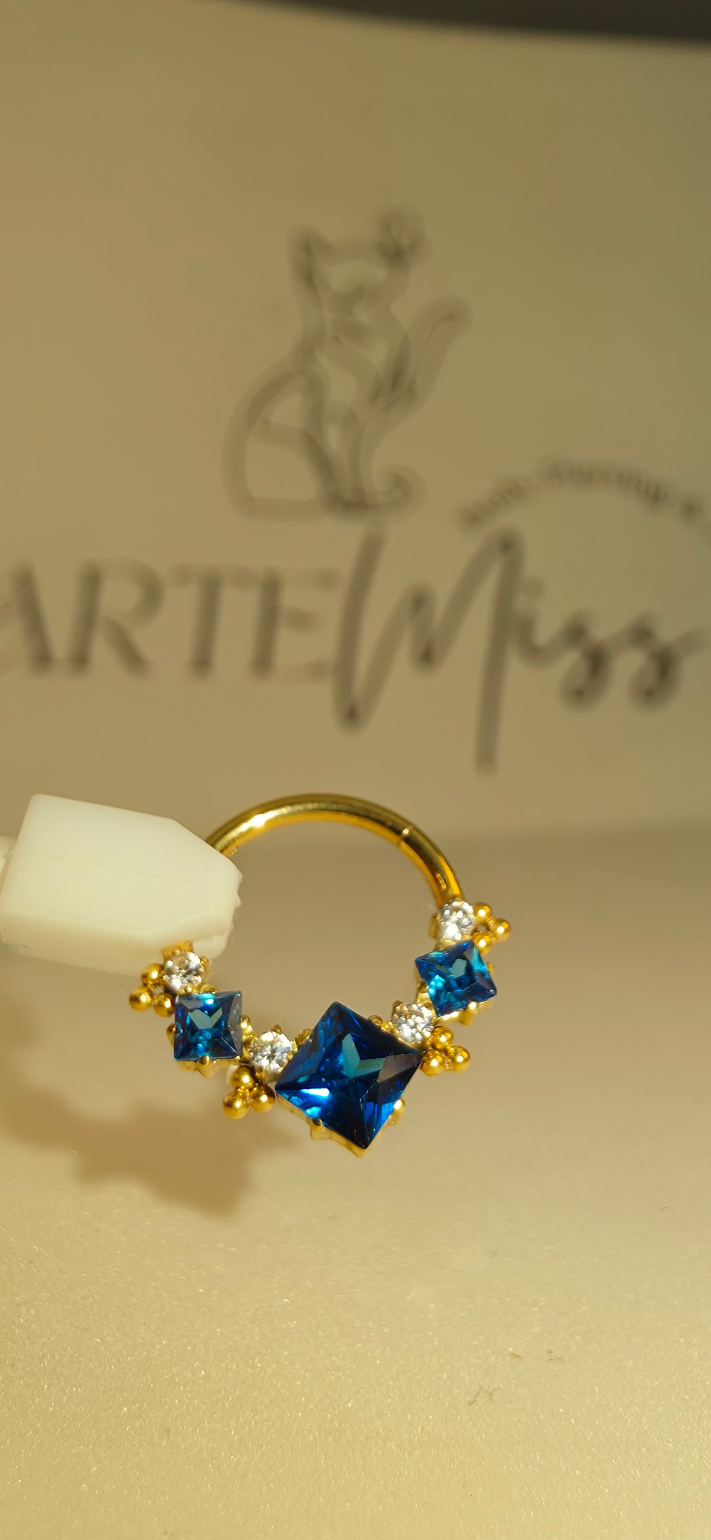 Clicker de Titanio con incrustaciones de zirconia