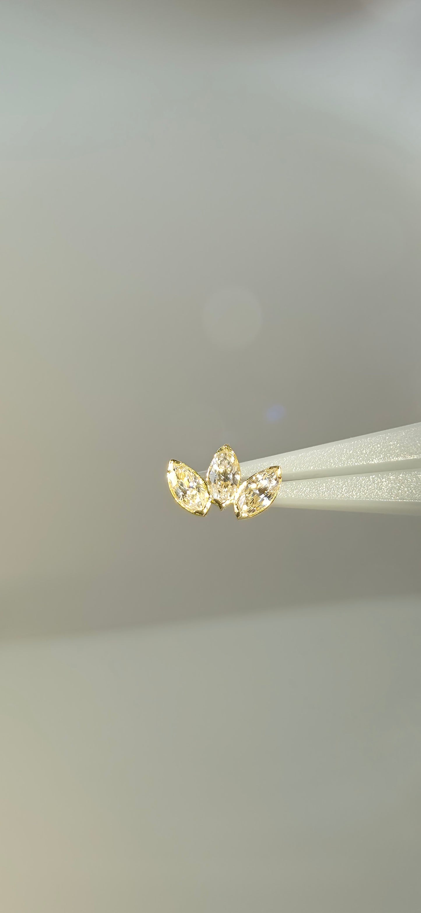 Triple marquise en oro de 18k con cristales Swarovski