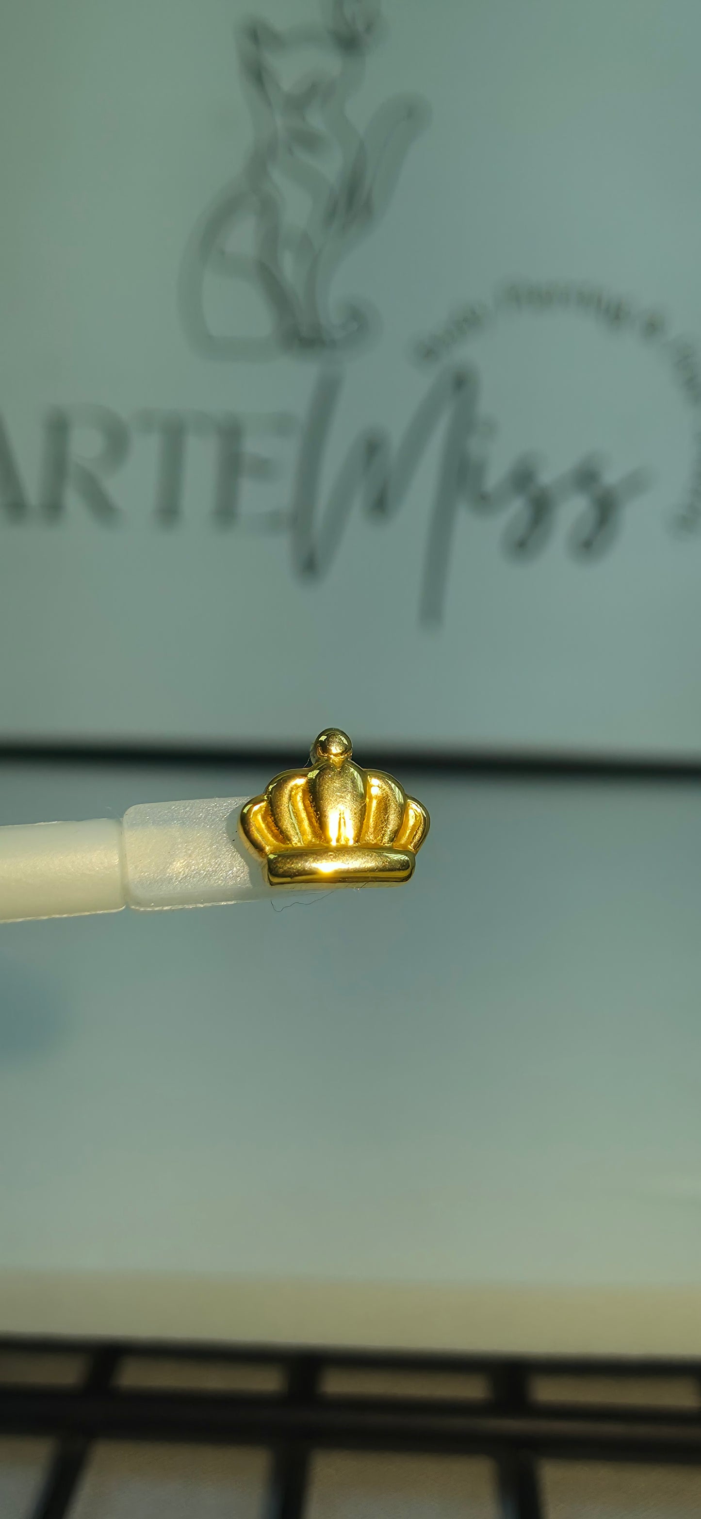 Top de Titanio en forma de  corona