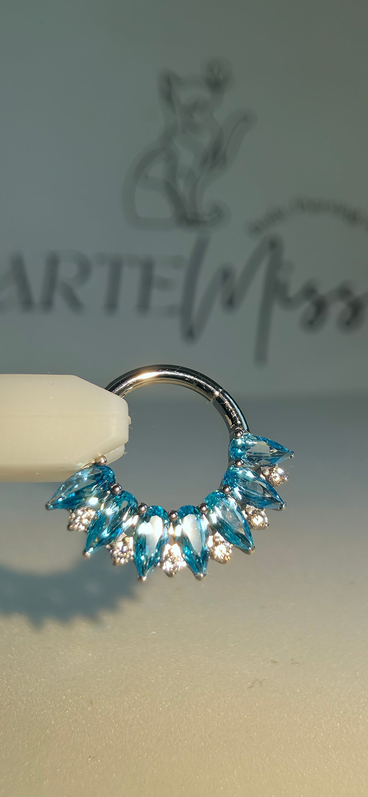 Clicker de Titanio con incrustaciones de zirconia