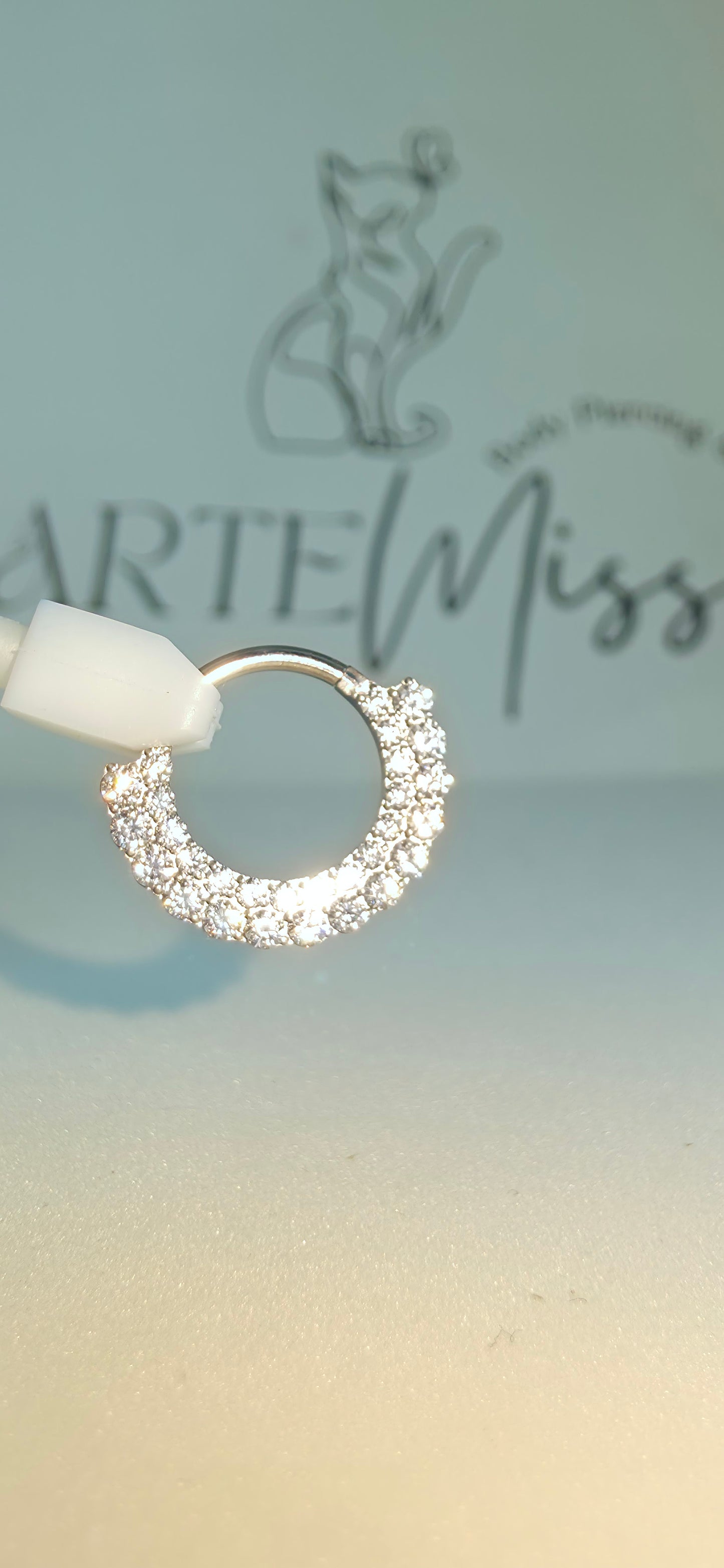 Clicker de Titanio  con incrustaciones de zirconia