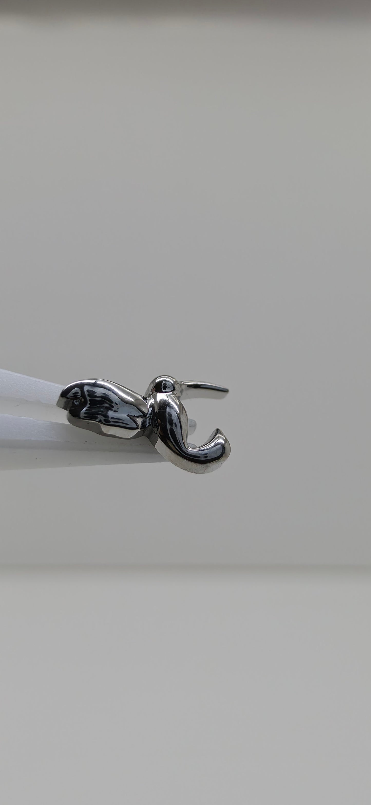 Piercing Labret Titanio figura colibrí lisa
