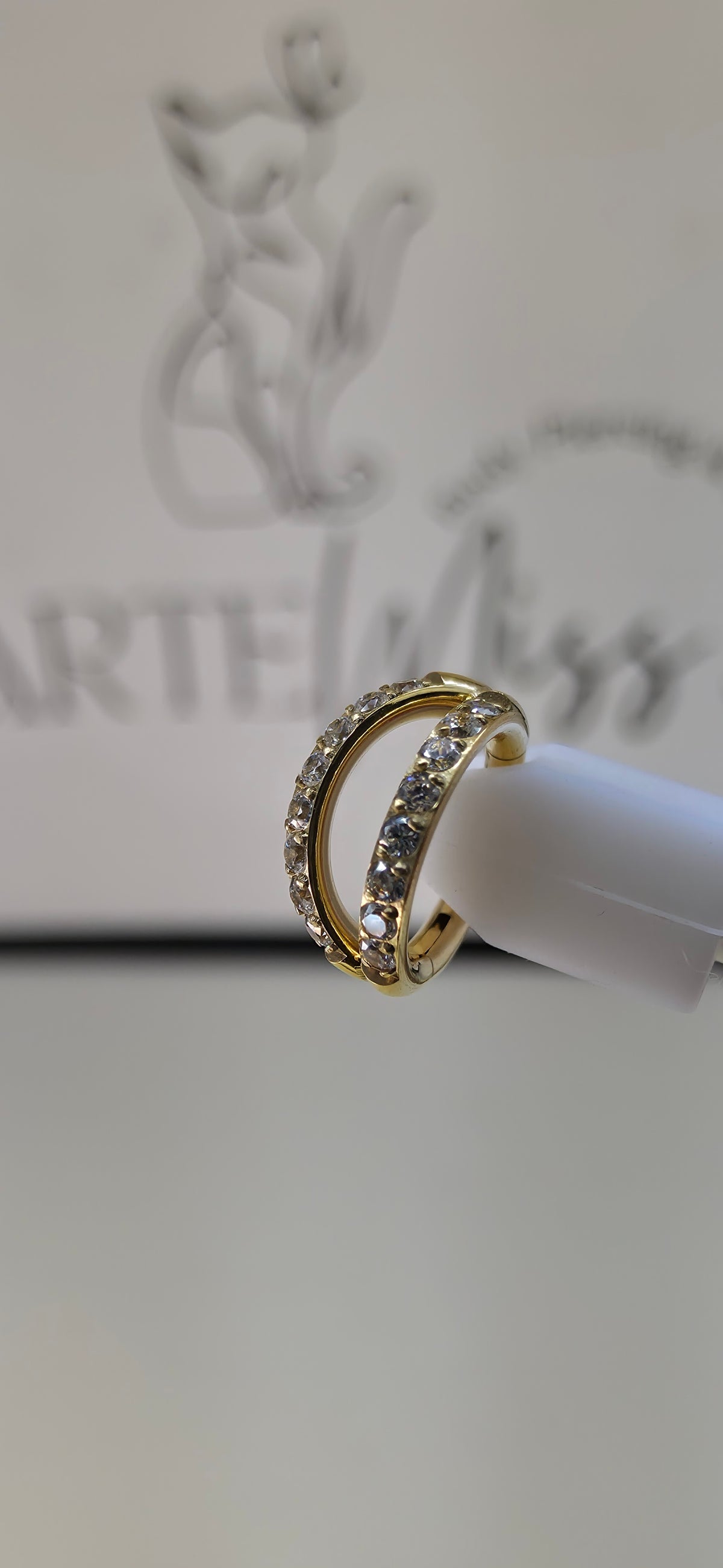 Arracada Titanio con incrustación de Zirconia