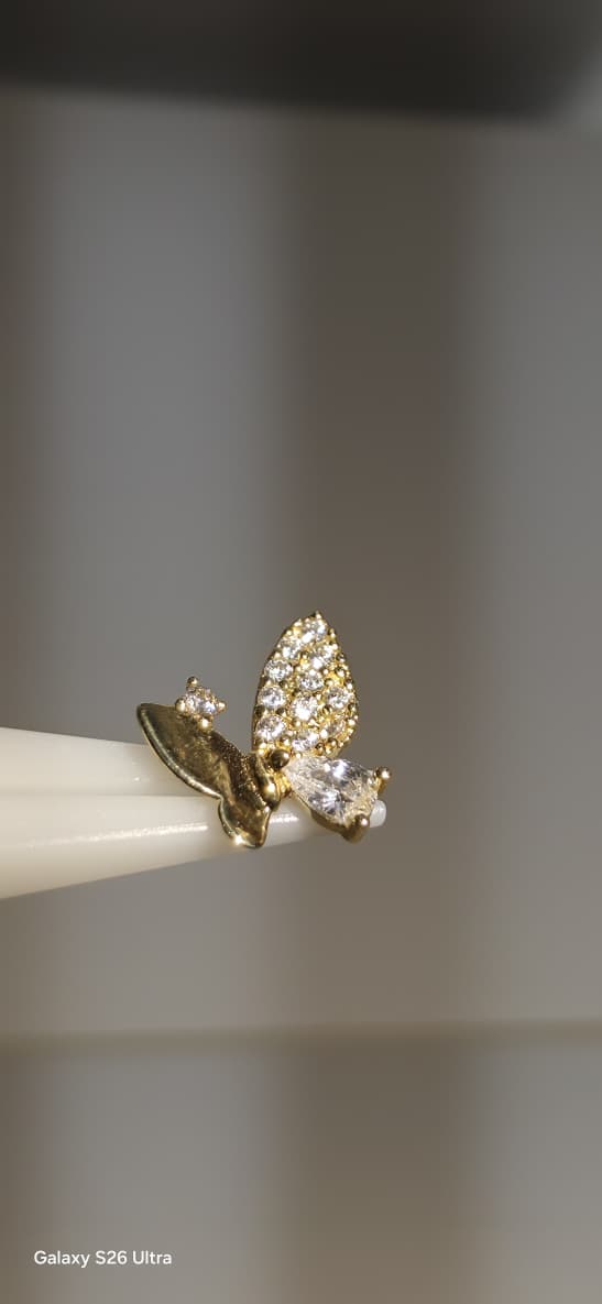 Mariposa oro solido 14k con incrustaciones de zirconia