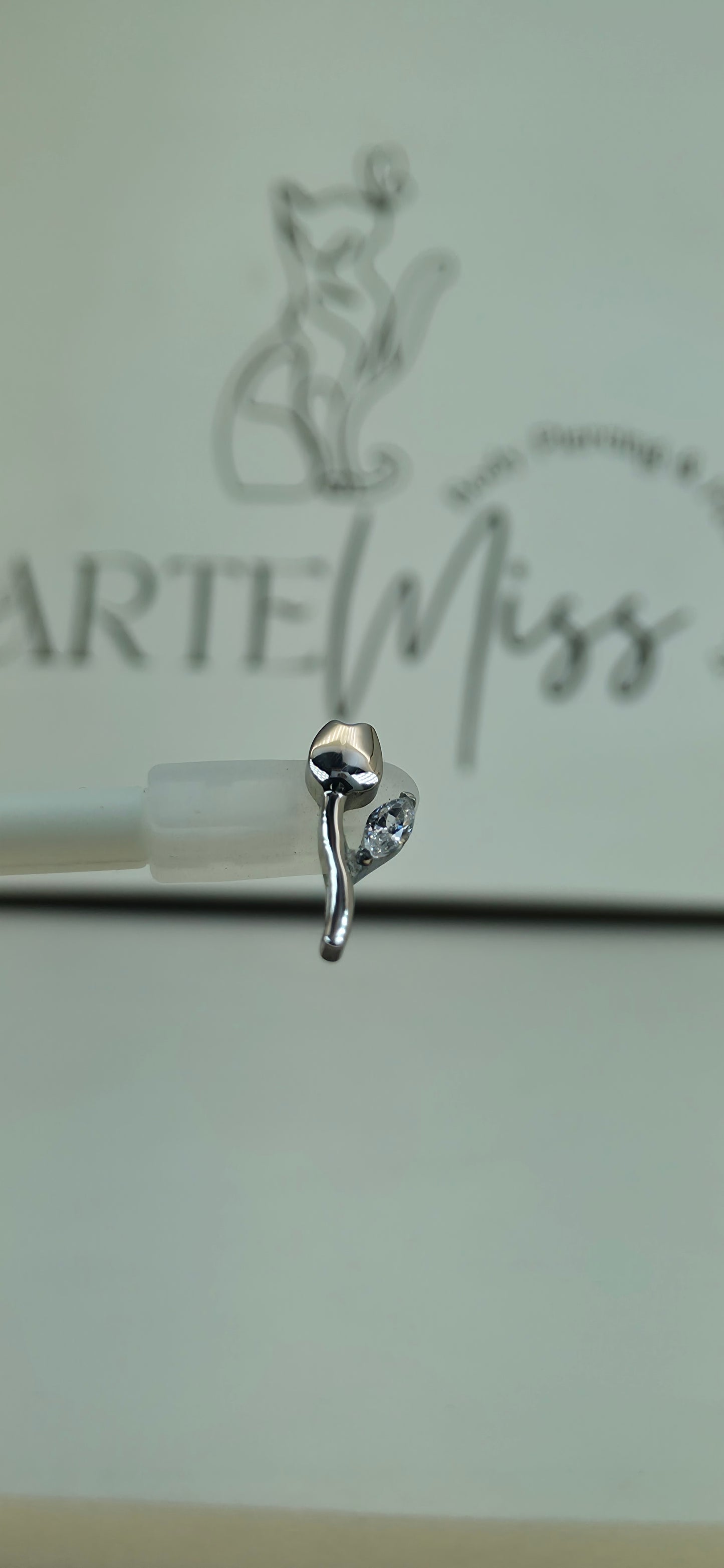 Top de Titanio en forma de tulipan con zirconia