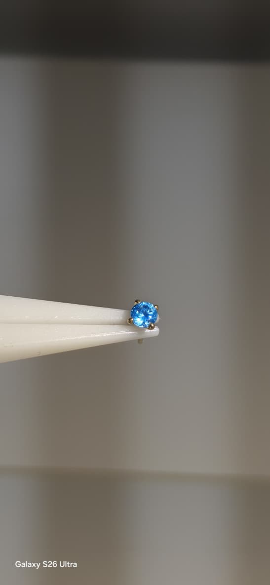 Zirconia azul en oro solido de 14k