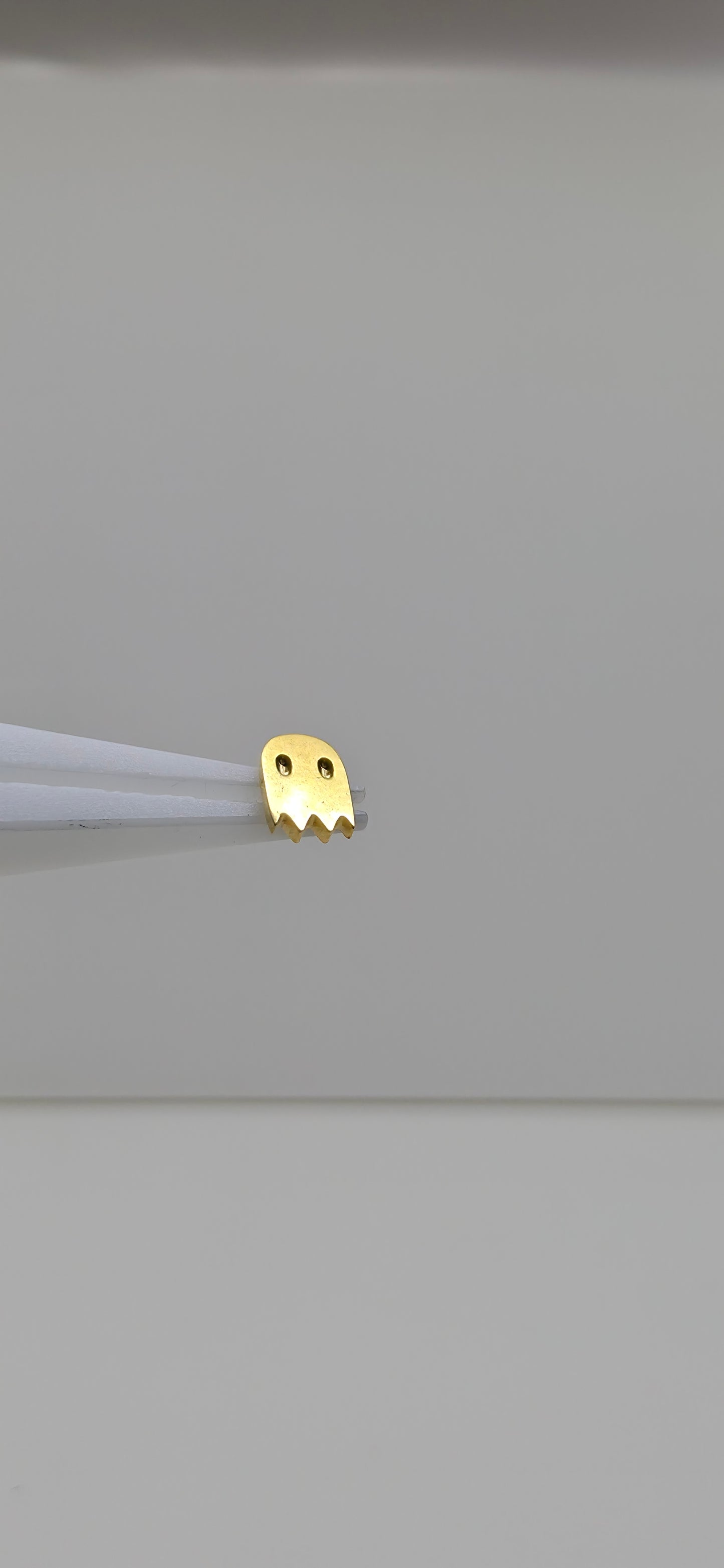 Piercing Labret Titanio figura fantasma pacman