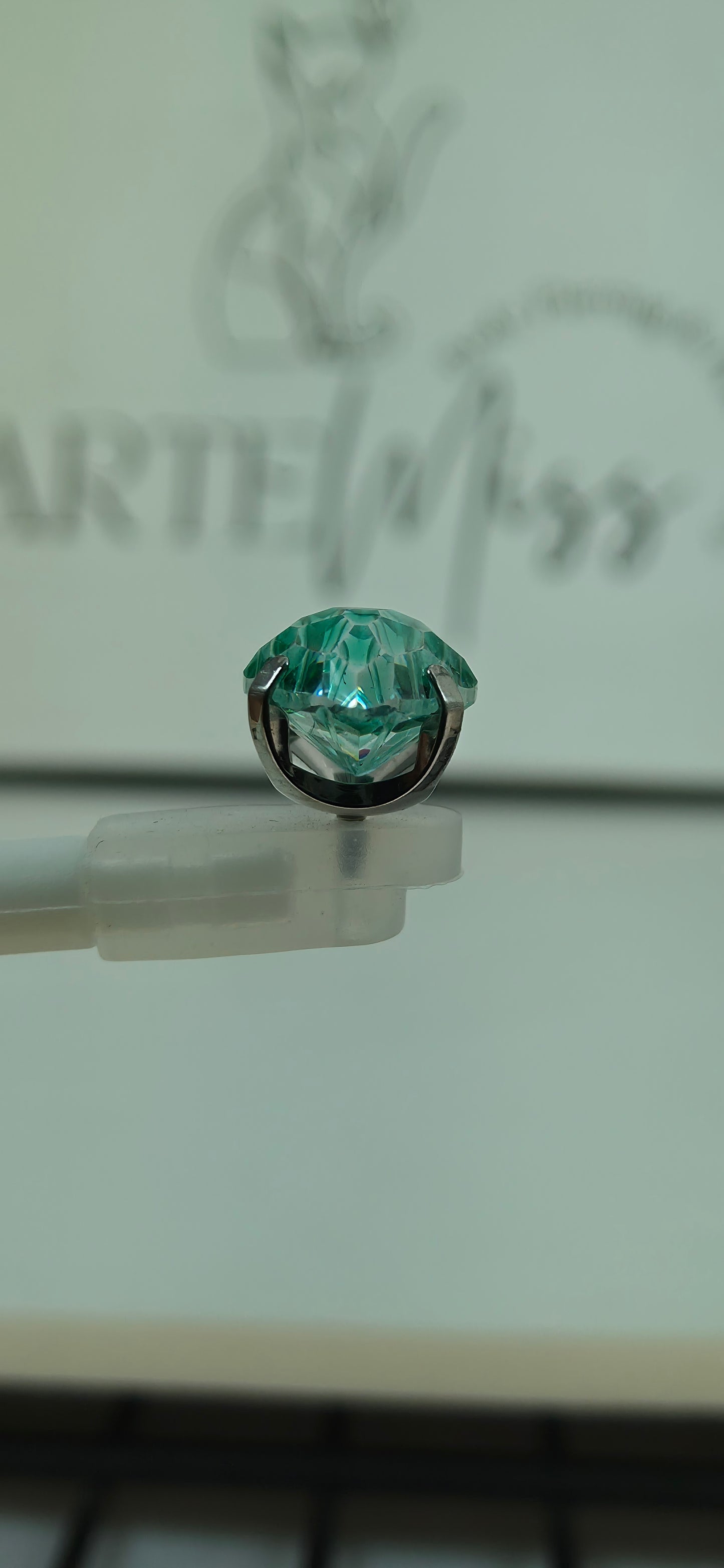 Top de Titanio con zirconia en forma de corazon