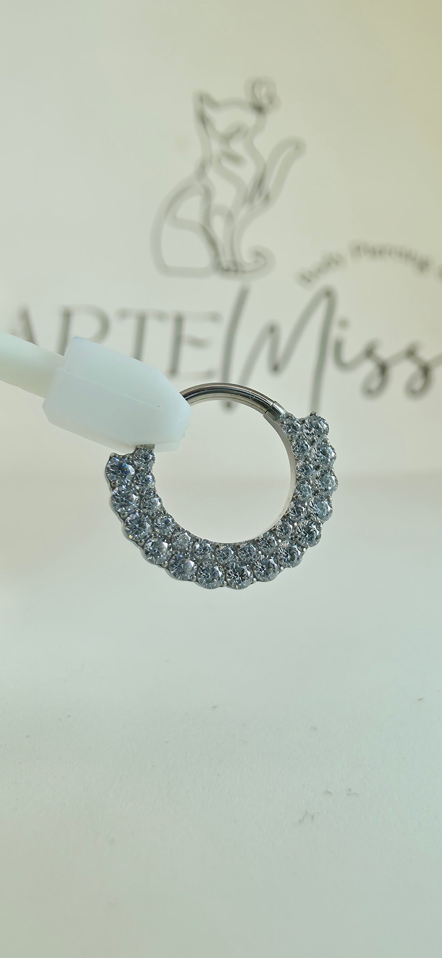 Clicker de Titanio  con incrustaciones de zirconia