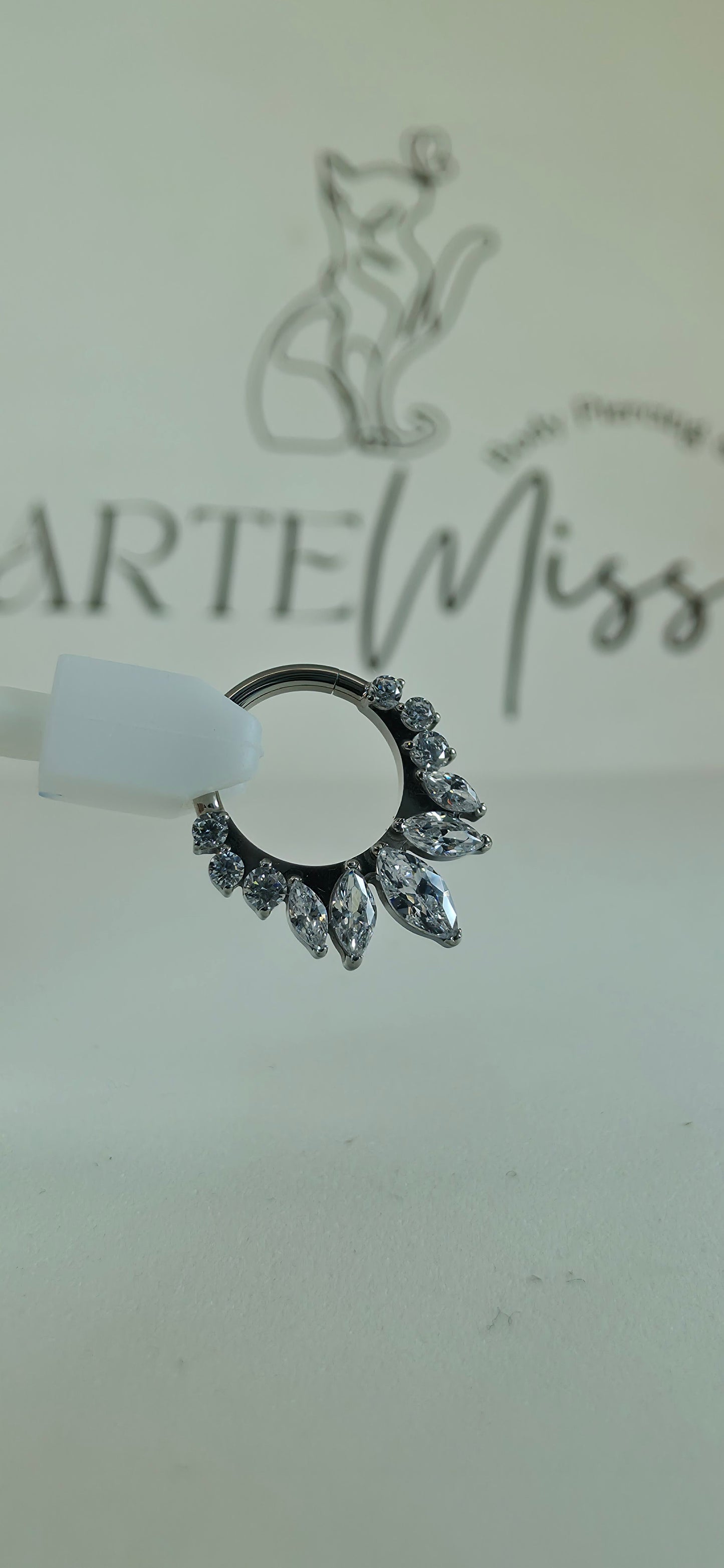 Clicker de Titanio con incrustaciones de zirconia