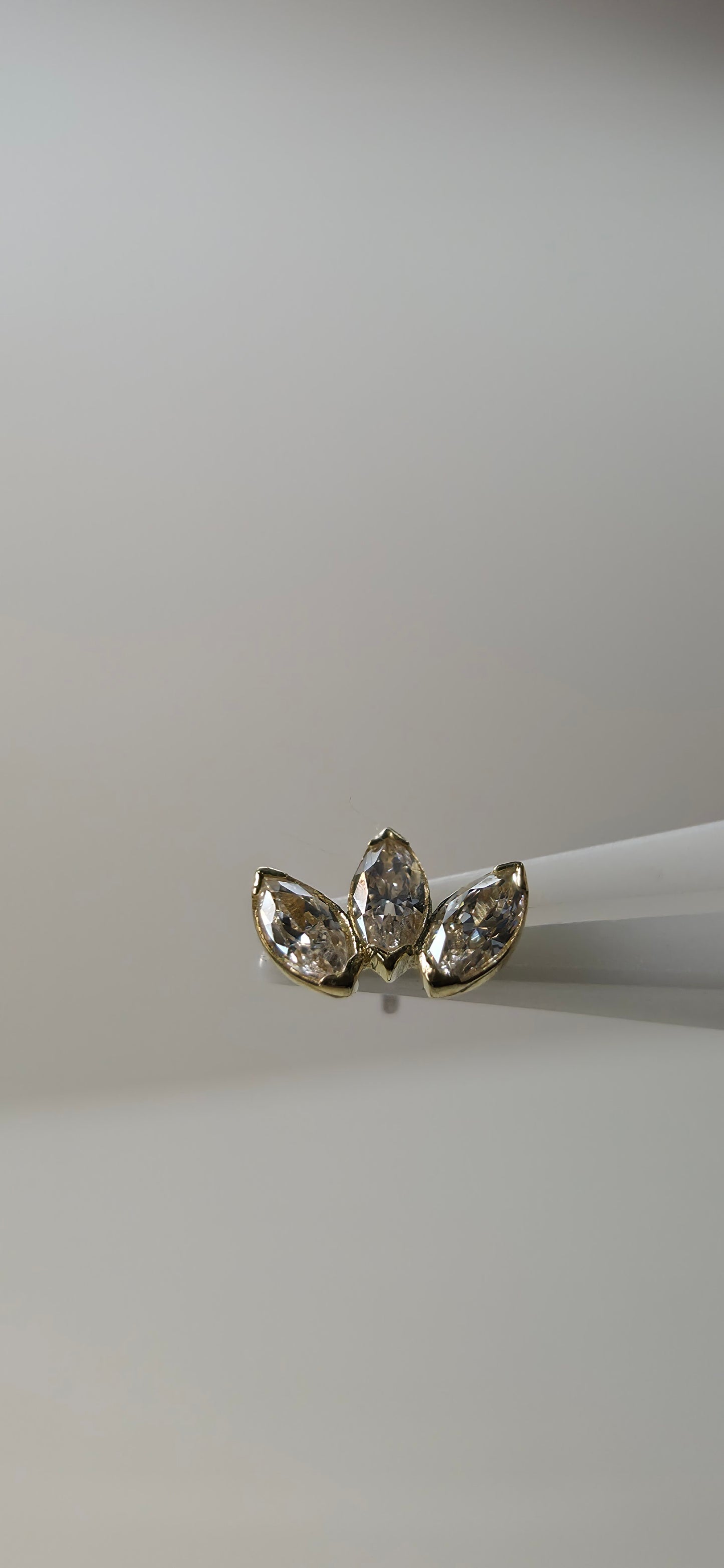 Triple marquise en oro de 18k con cristales Swarovski