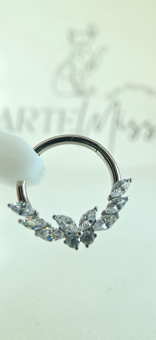 Clicker de Titanio con figura de mariposa e incrustaciones de zirconia