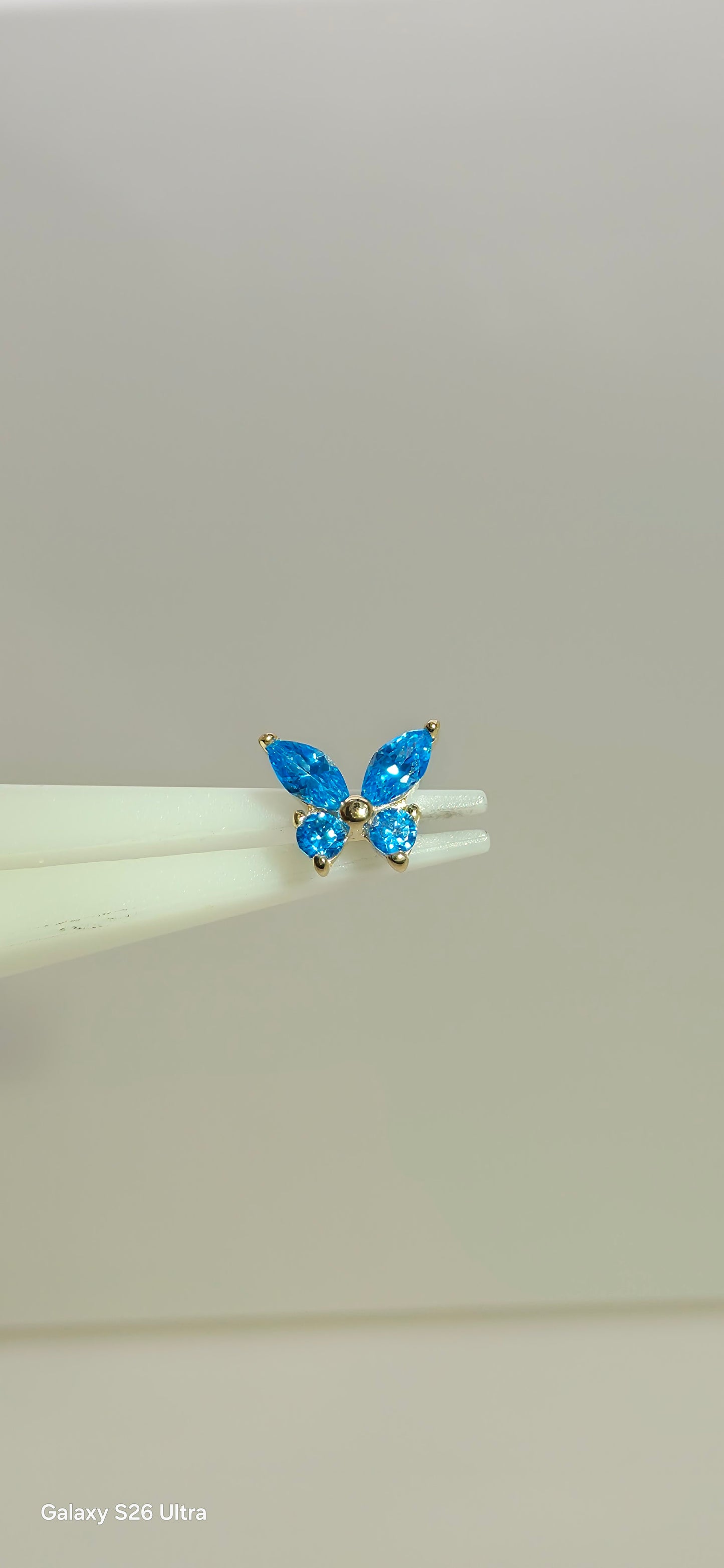 Mariposa zirconia azul de oro sólido 14k