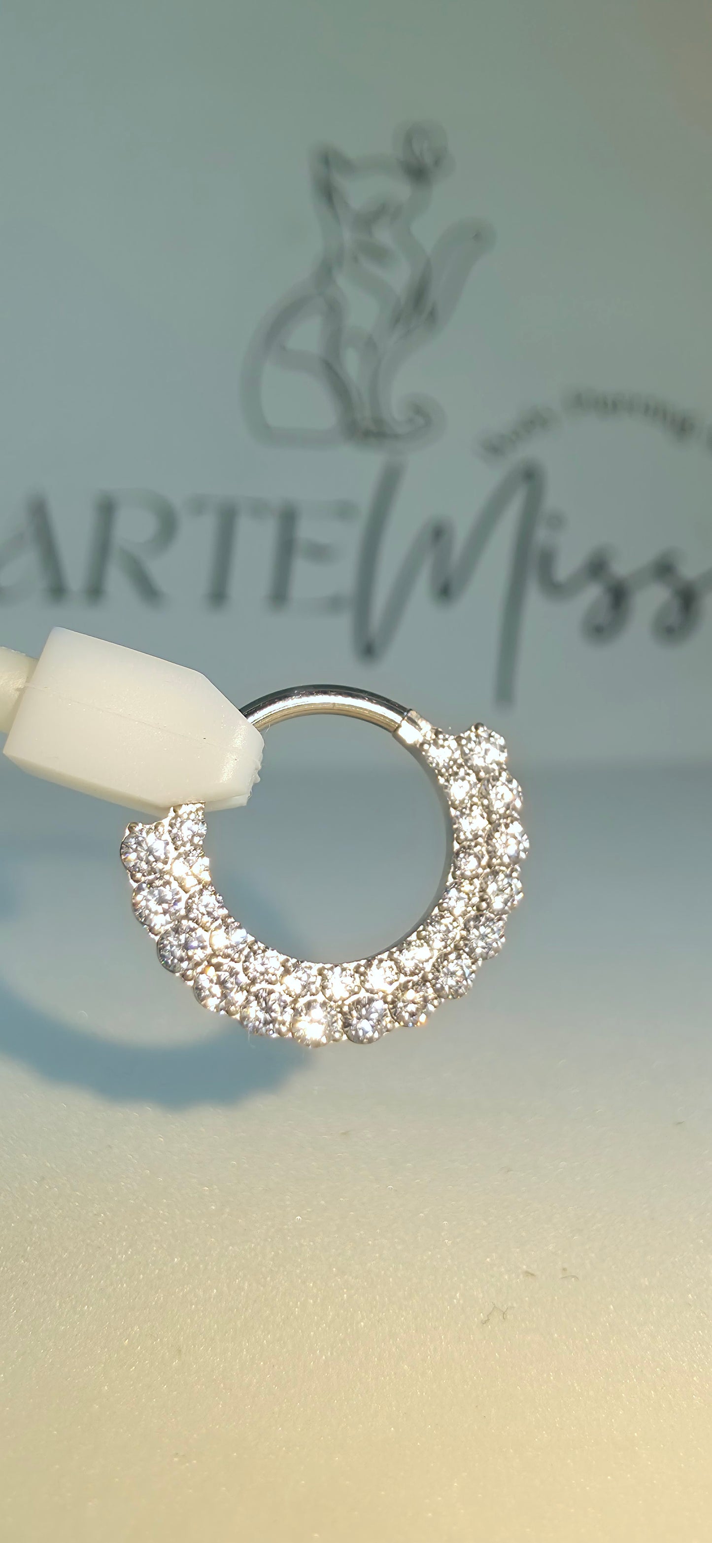Clicker de Titanio  con incrustaciones de zirconia