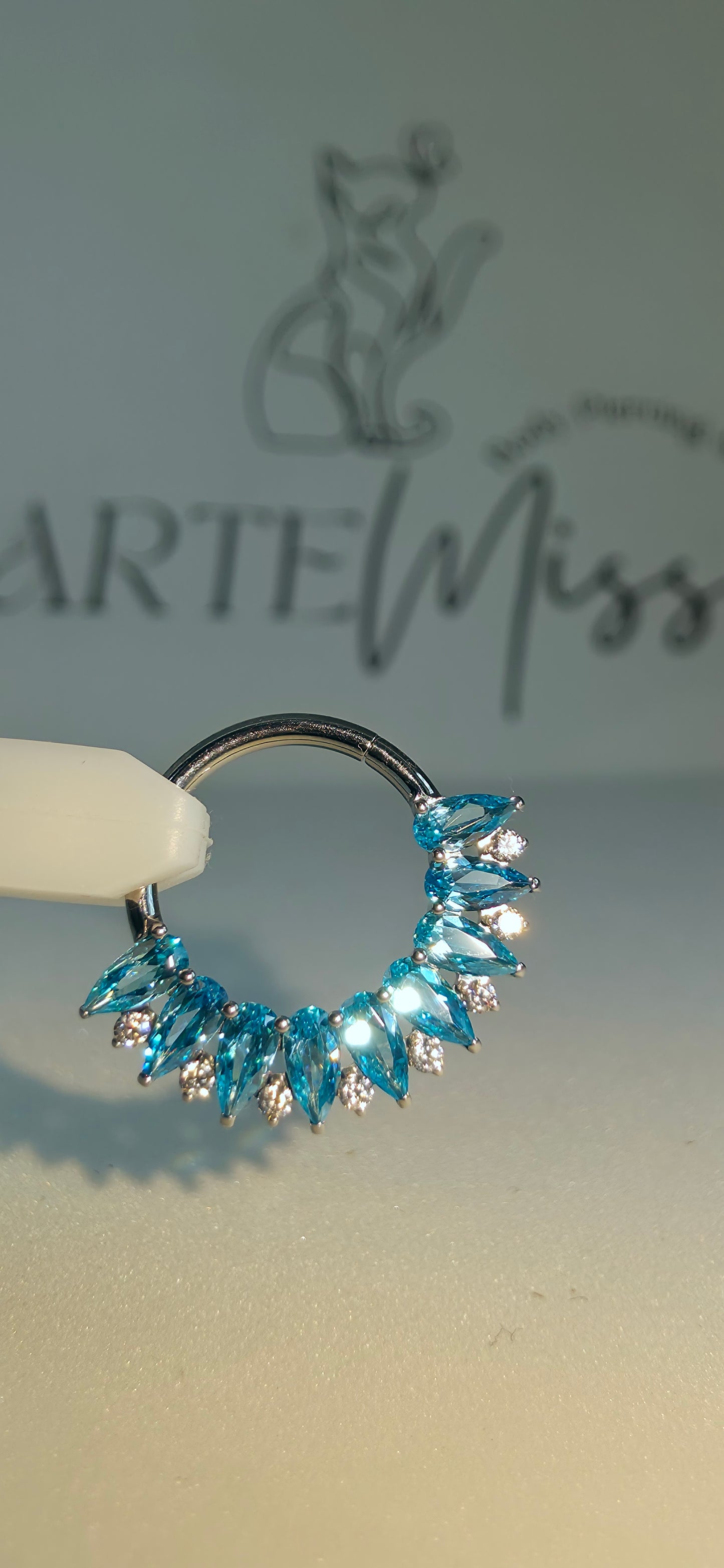 Clicker de Titanio con incrustaciones de zirconia
