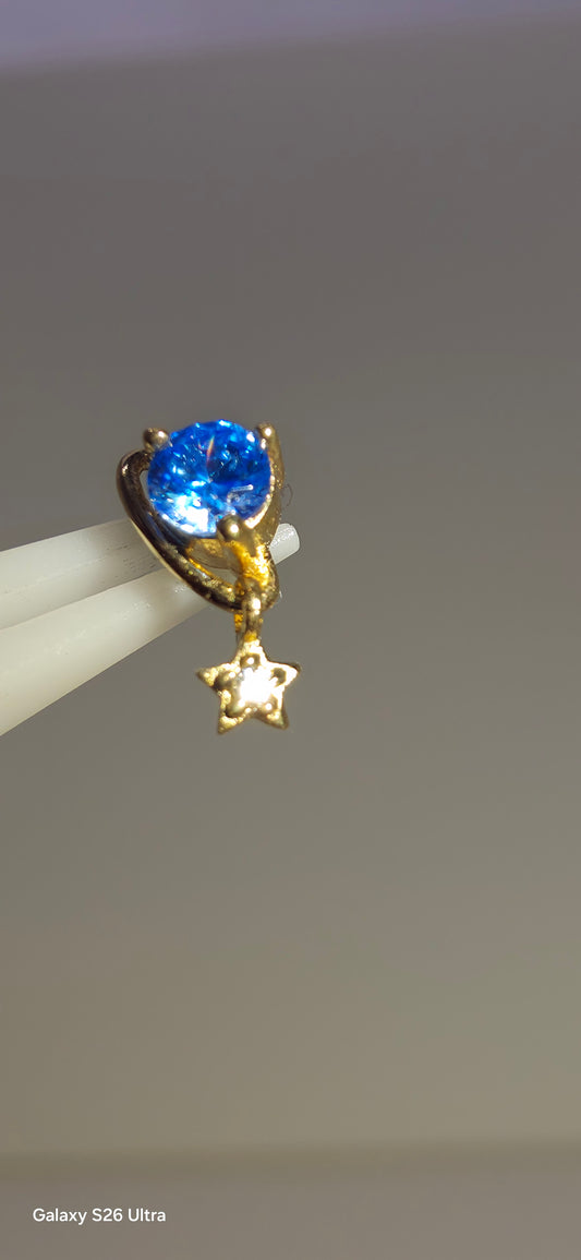 Planeta azul con colgante de estrella en oro de 14k
