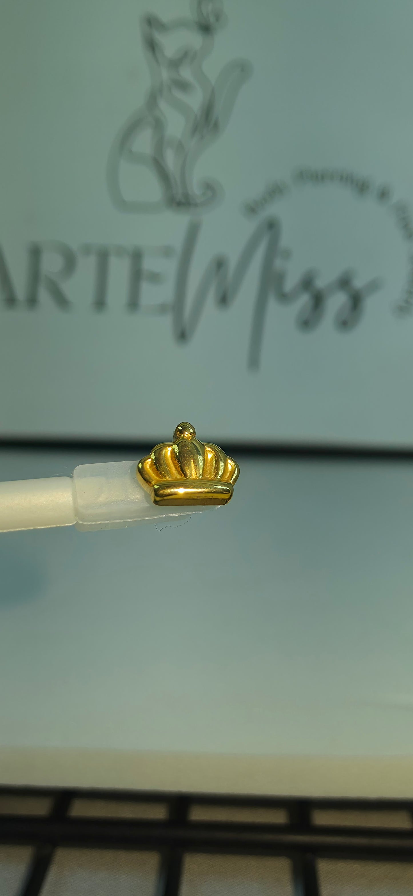 Top de Titanio en forma de  corona