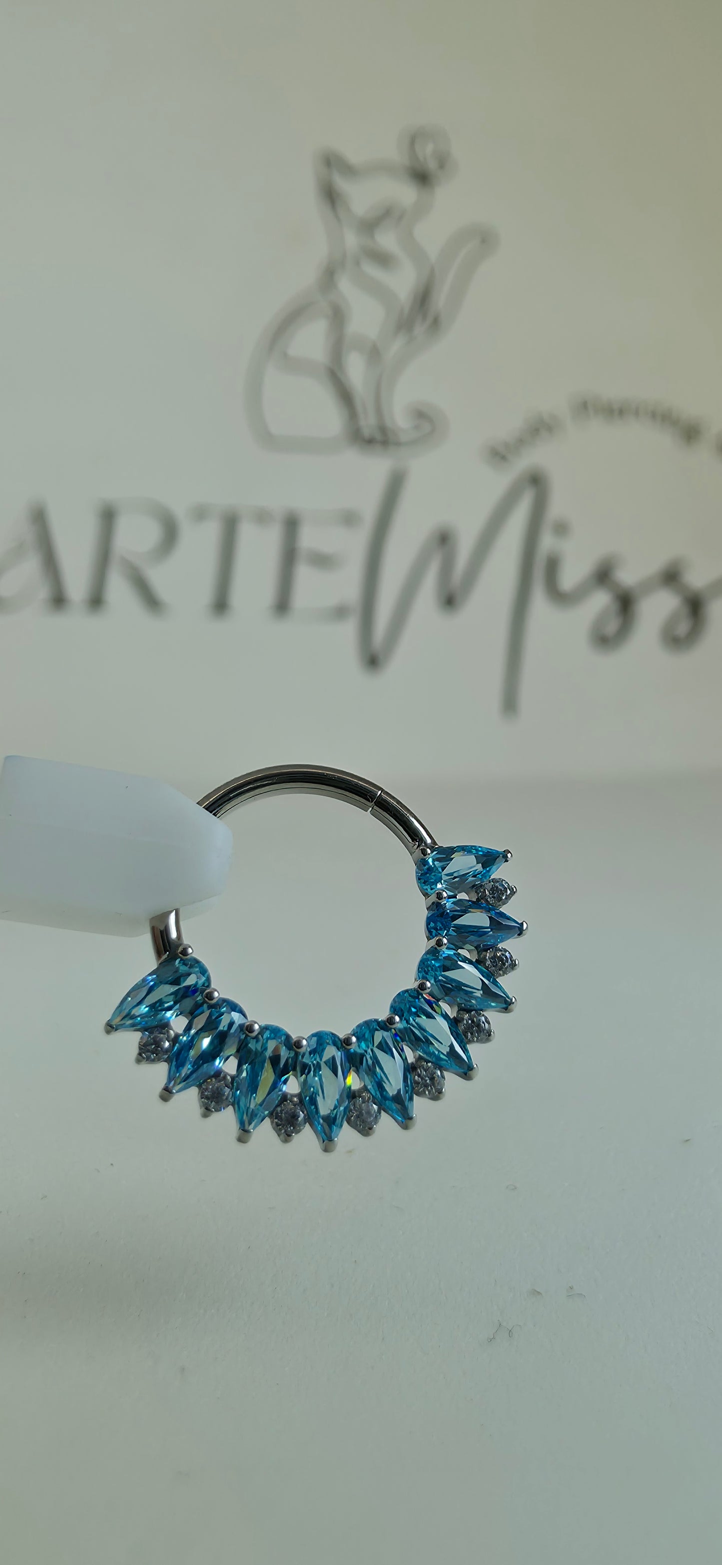 Clicker de Titanio con incrustaciones de zirconia
