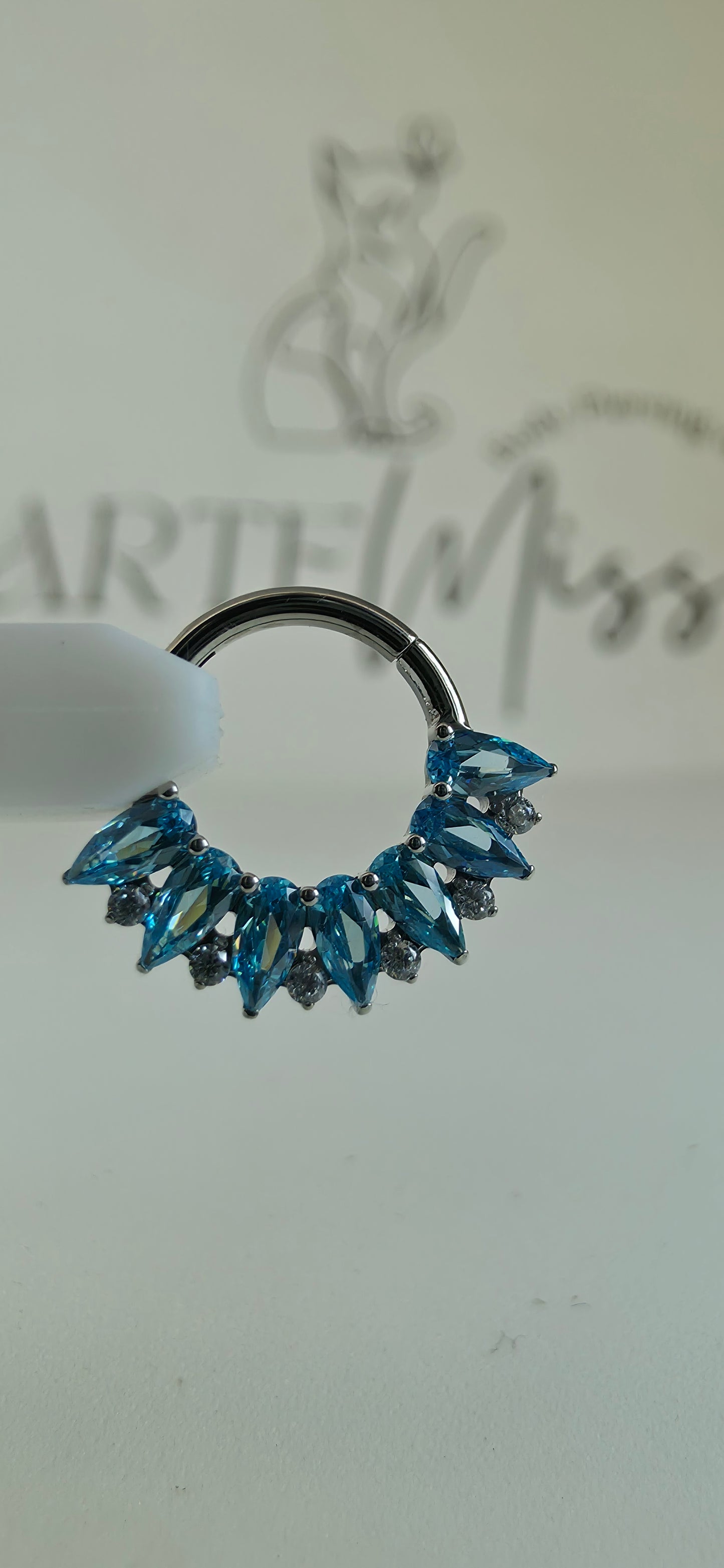 Clicker de Titanio con incrustaciones de zirconia