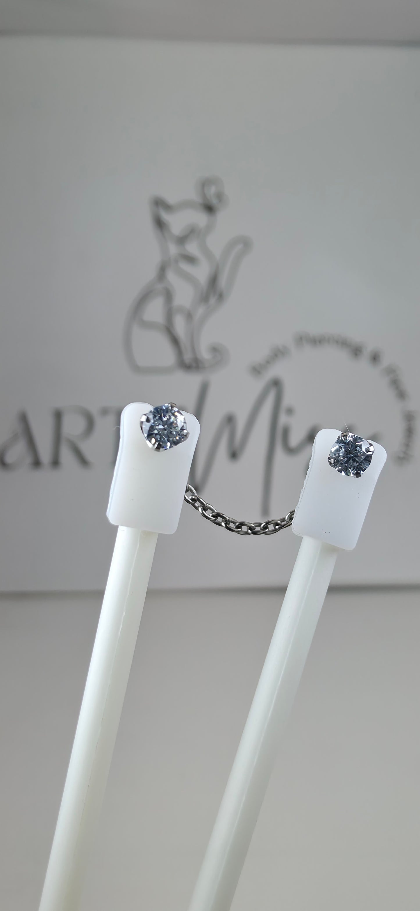 Pieza Industrial con cadena y zirconias en Titanio