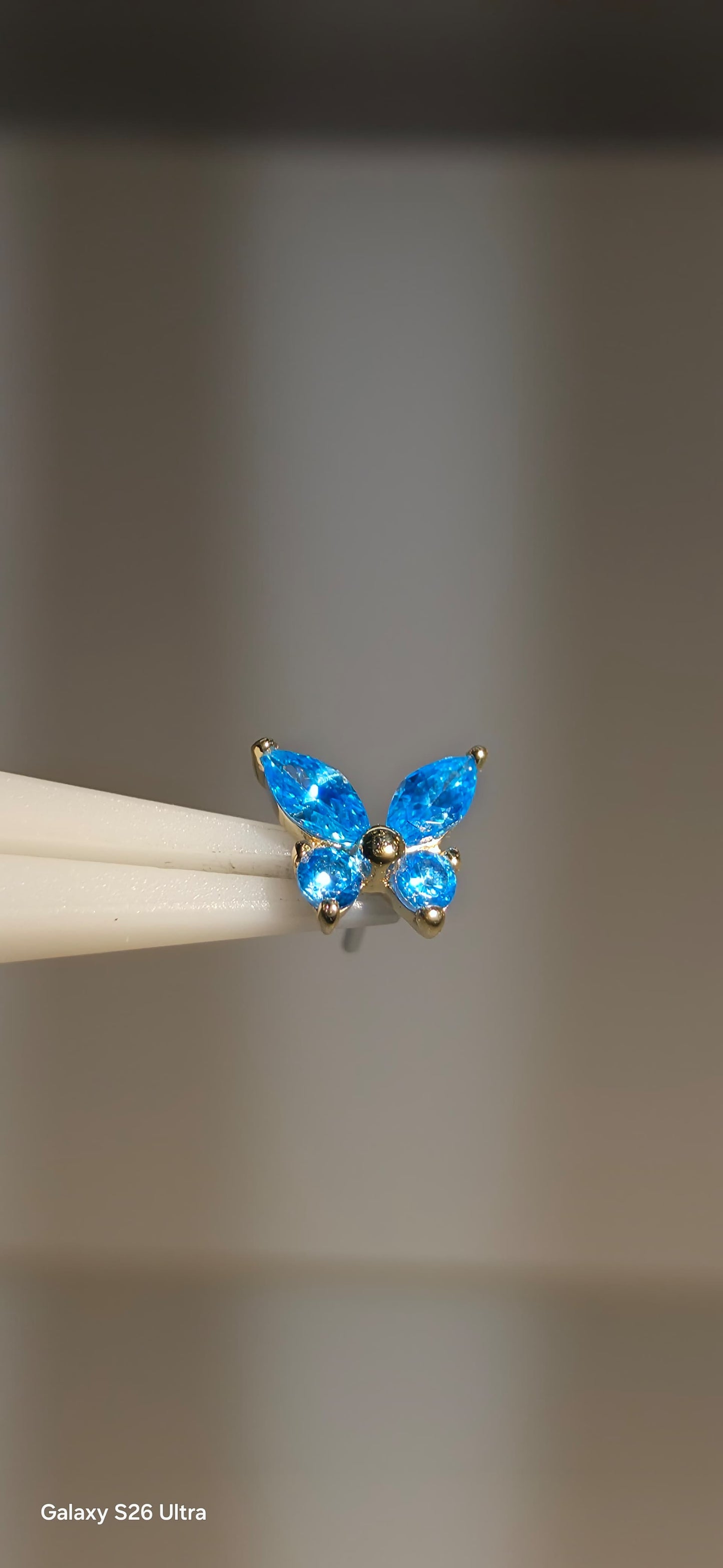 Mariposa zirconia azul de oro sólido 14k